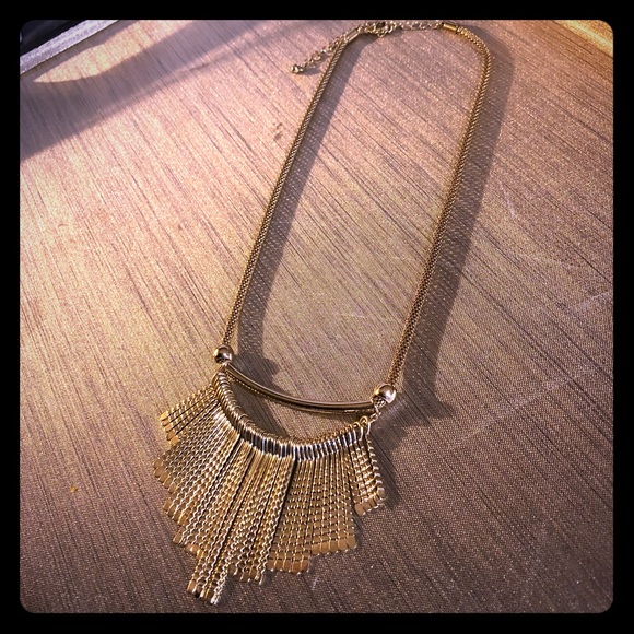 Gold statement necklace 💛 - Picture 2 of 5